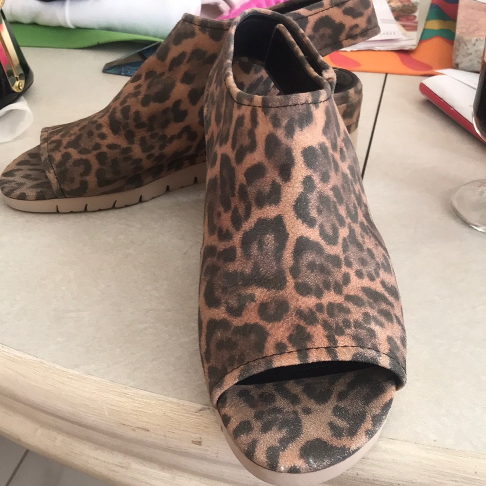 Leopard Print Open-Toe Wedge Sandals - Brown
